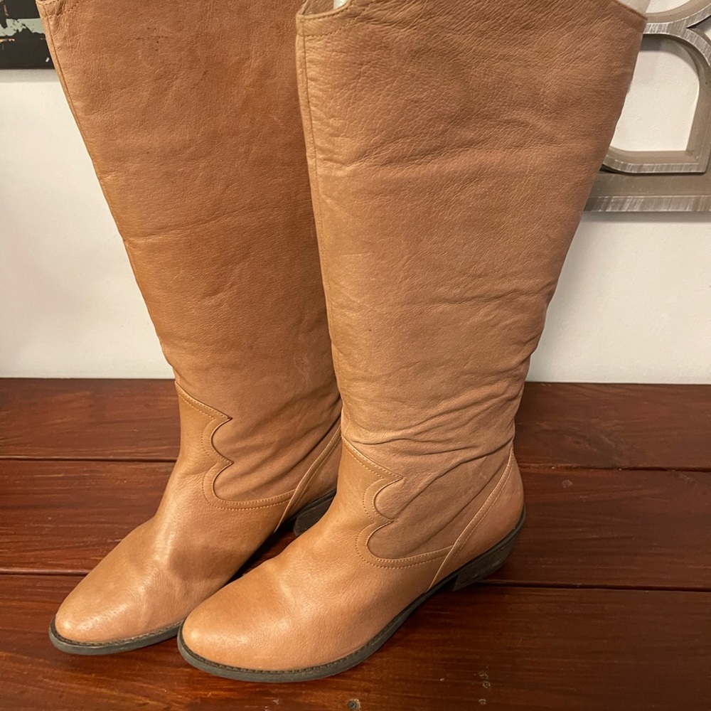 Naughty Monkey size 9.5 tan pull on boot